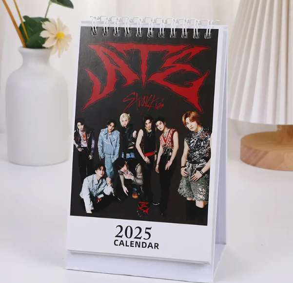 2025 DESK CALENDAR - Swiss K-POPup