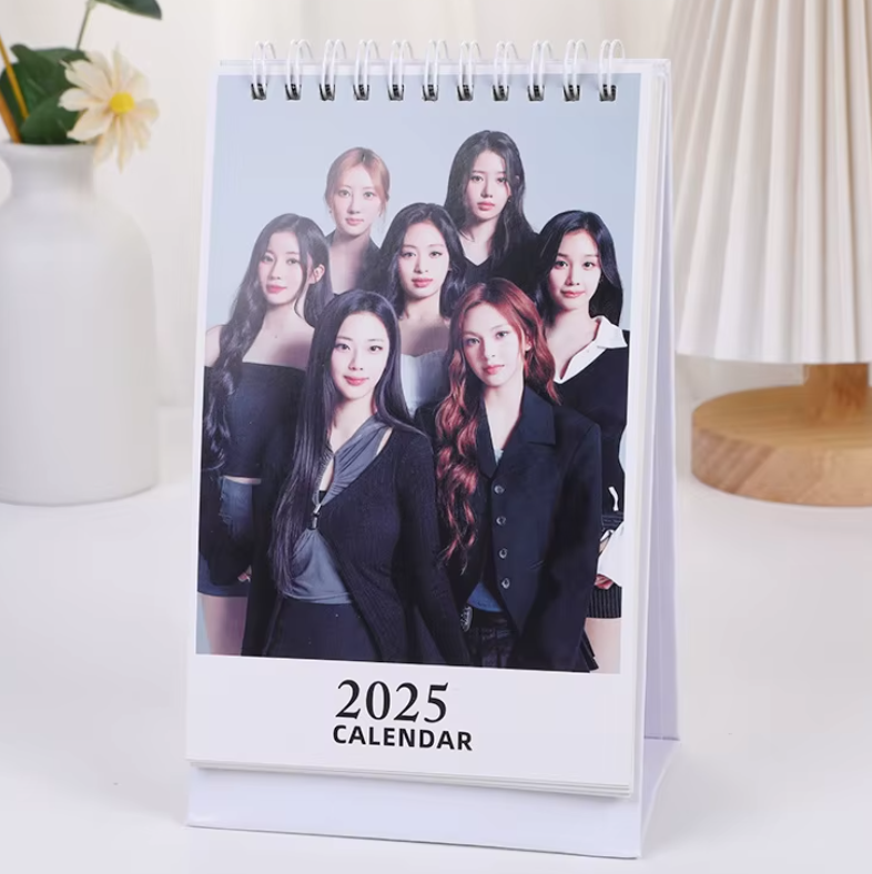 2025 DESK CALENDAR - Swiss K-POPup