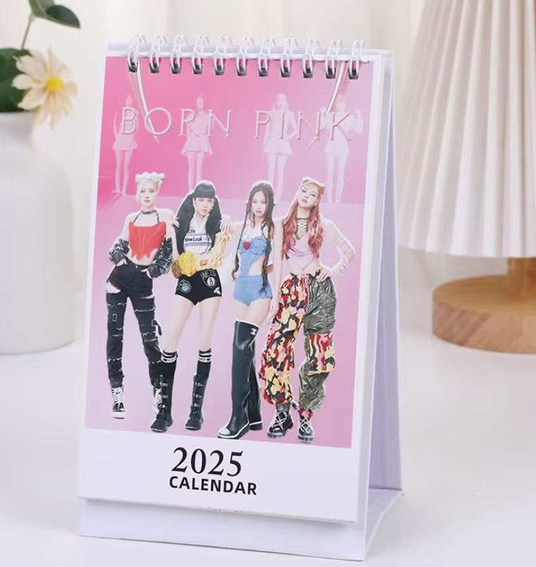 2025 DESK CALENDAR - Swiss K-POPup