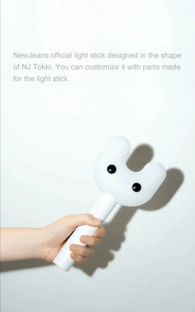 [PRE-ORDER]  NEWJEANS - OFFICIAL LIGHT STICK - Swiss K-POPup